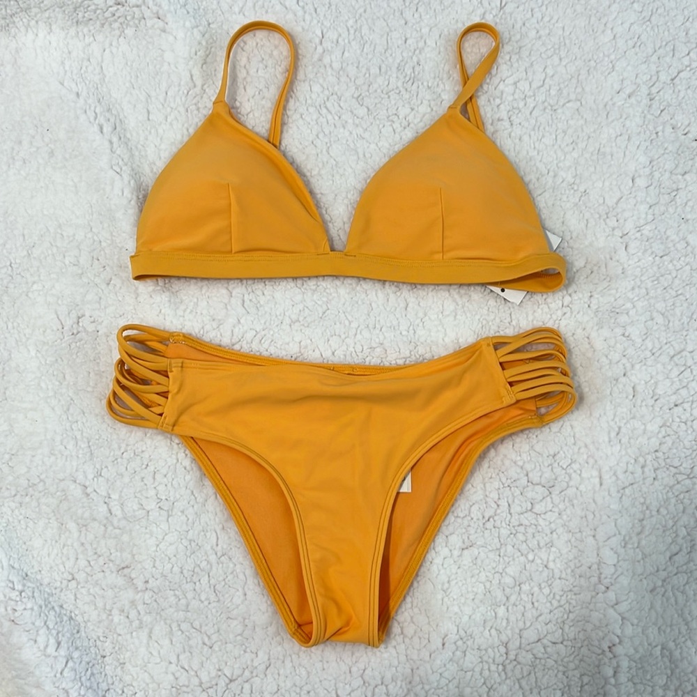 Hollister swims top and bottom
